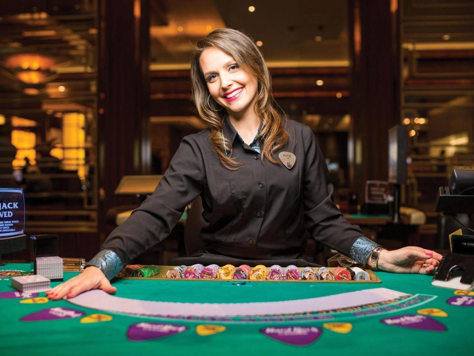 Tipping Dealers Online: Should You Do It or Not?